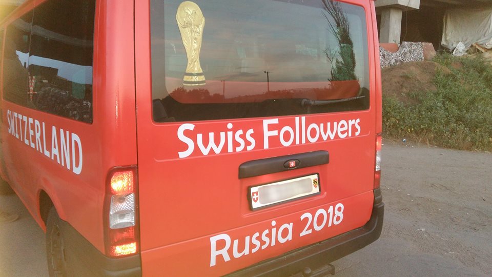 Футбольные фанаты из Швейцарии заблудились и чуть на заехали на передовую, в зону проведения ООС