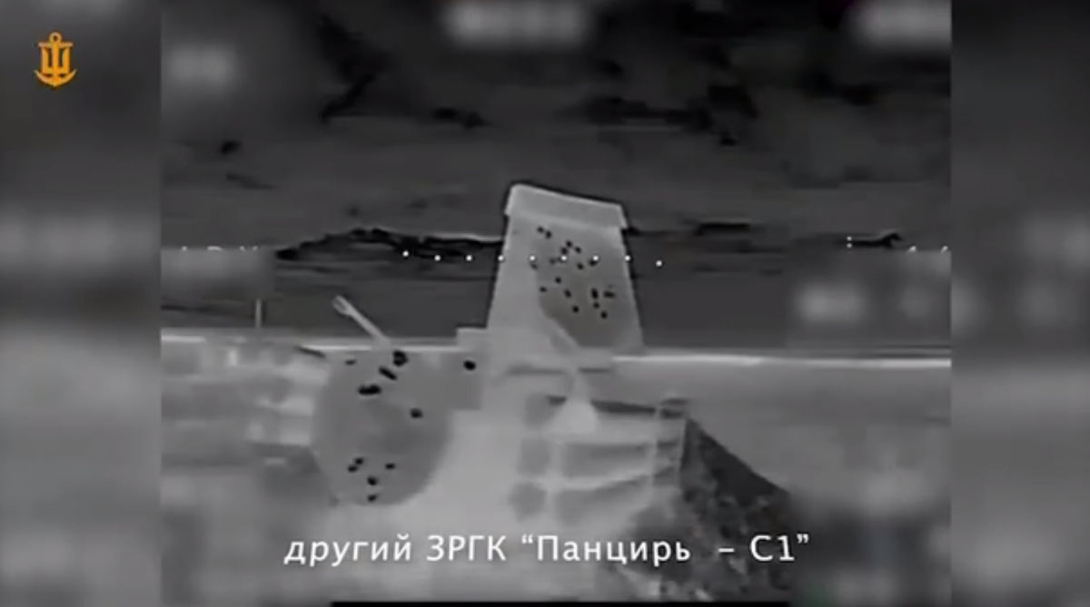 В Крыму ВМС Украины поразили 3 ЗРПК "Панцирь" и сожгли склад БПЛА на аэродроме "Кировское"