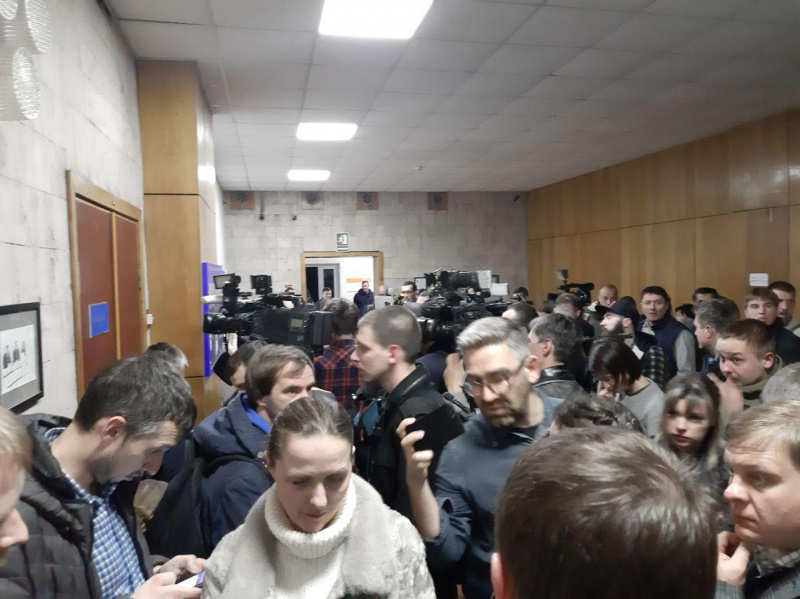 Кадры из суда в Киеве, где рассматривается иск против Зеленского: новые подробности резонансного дела - фото