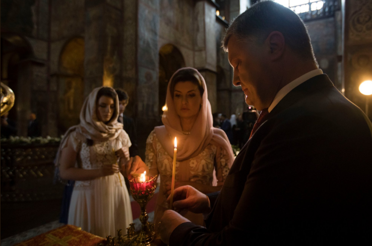 Петр и Марина Порошенко приняли участие в праздничном богослужении в честь Дня Независимости Украины - кадры