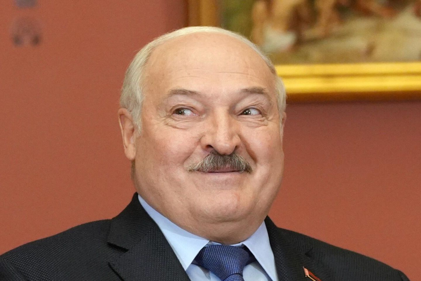 "Відвернулися та пішли", – Лукашенко підставив Путіна, розповівши, куди бігли терористи насправді