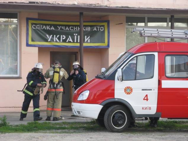В Киеве в волонтерский офис АТО бросили бутылку с зажигательной смесью