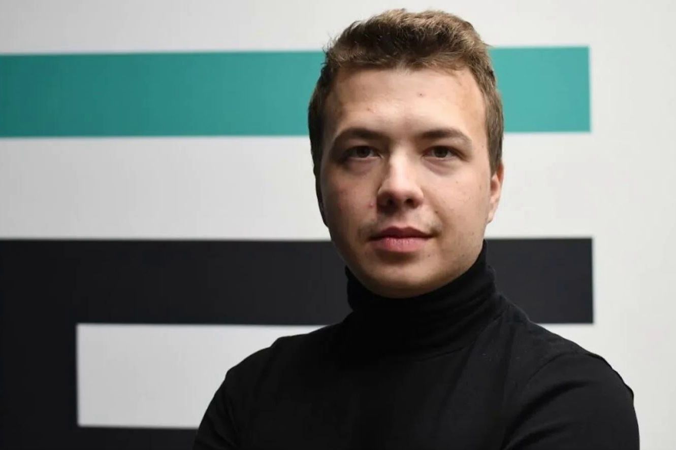 Новые видео допроса Протасевича вызвали вопросы - в Сети отметили "странное поведение" оппозиционера