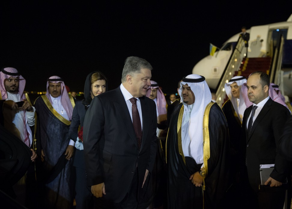 Петр Порошенко прибыл с официальным визитом в Саудовскую Аравию - подписаны важные двухсторонние документы: кадры