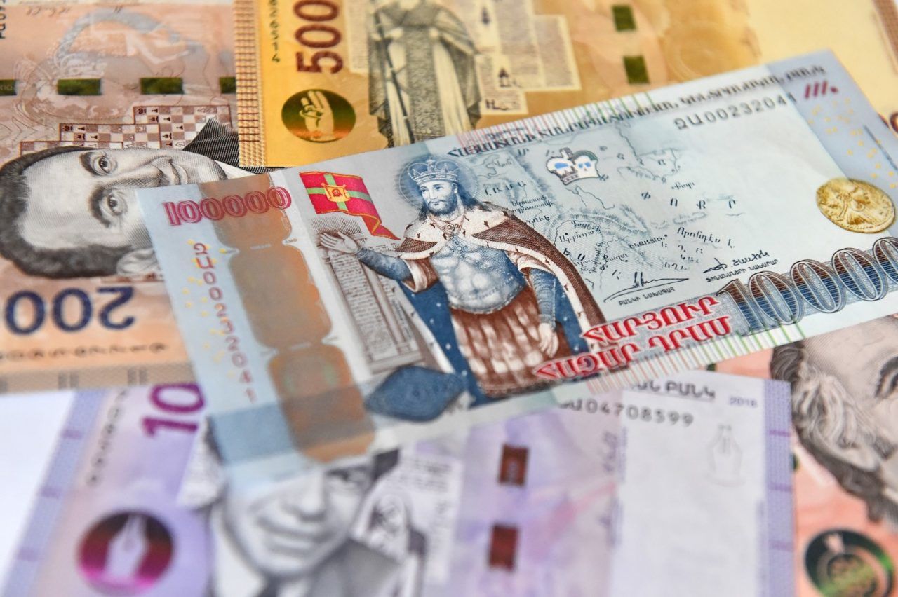 Бегство россиян за границу вывело валюты бывших стран СССР на первые места в мировых рейтингах 
