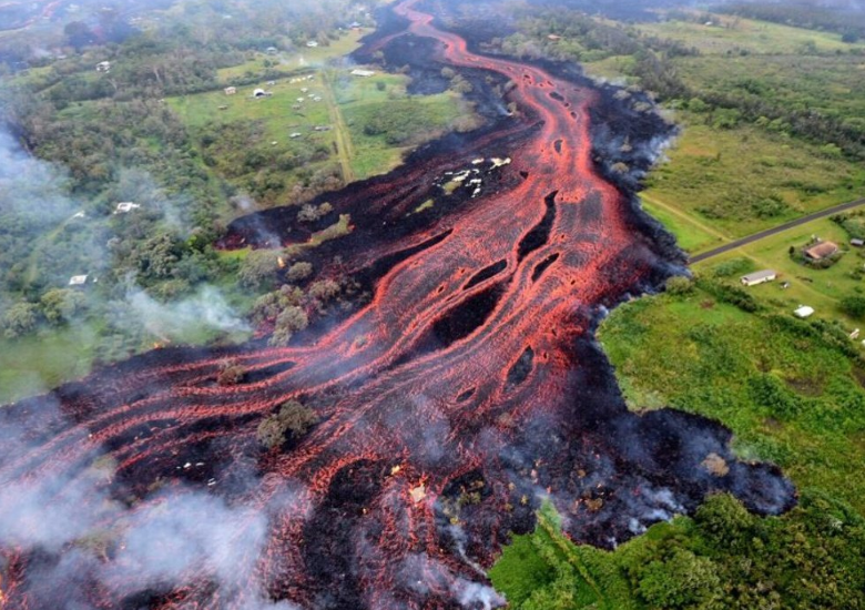 Вулкан Фуэго снова взорвался: мощная раскаленная жижа заживо сжигает людей и целые города