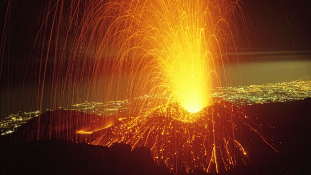 СМИ: Ученые прогнозируют извержение вулкана в США, которое сотрет с лица земли все живое
