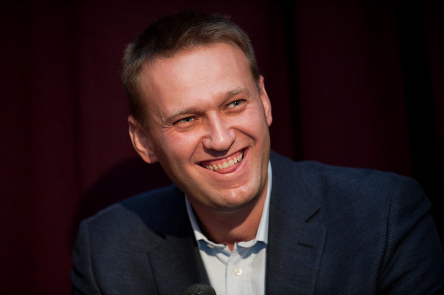 Навальный требует объяснить, за что закрыли его сайт