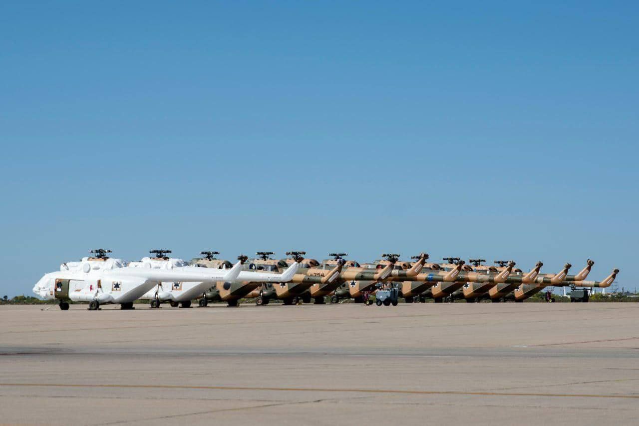 ​"Боевые птички" MI-17 ждут отправки: ВВС США показали вертолеты, предназначенные для ВСУ