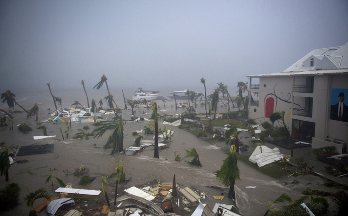 Стало известно, сколько еще  продержится терроризирующий Карибы и США ураган "Ирма"
