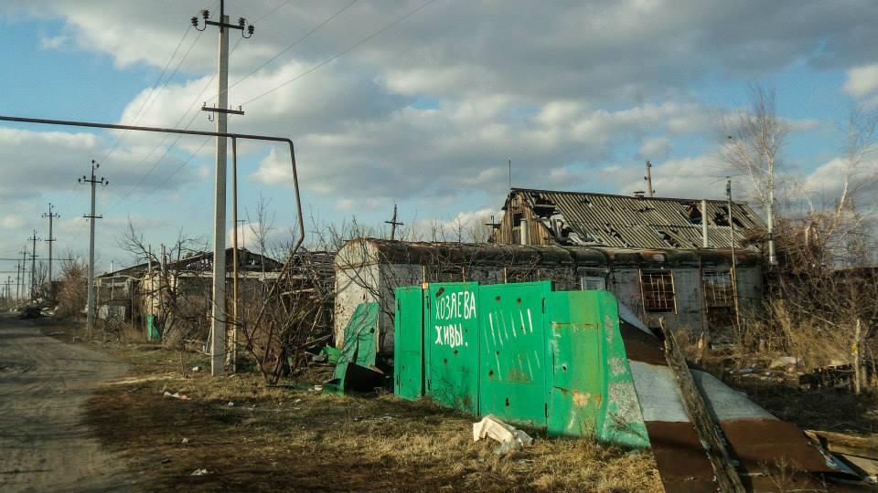 Станица Луганская - жизнь на руинах. Что осталось от прифронтового поселка