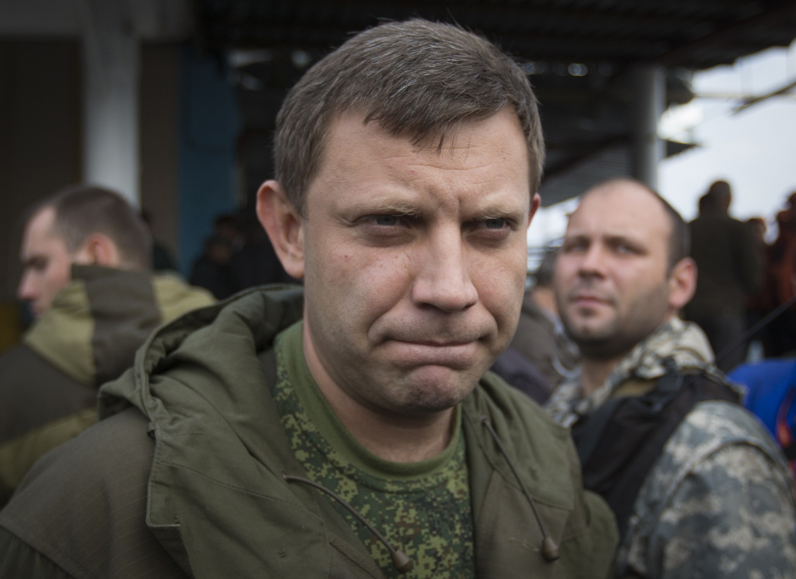 Жители оккупированного Донецка молят, чтобы это оказалось правдой: у дома главаря "ДНР" замечено много охраны и грузовых машин - названа вероятная причина побега Захарченко