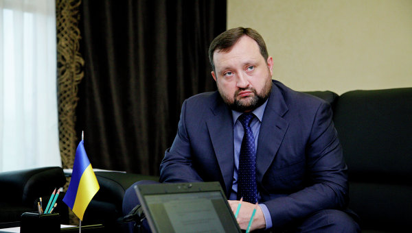 Арбузов и незаконное финансирование: бывшему вице-премьеру направлено подозрение