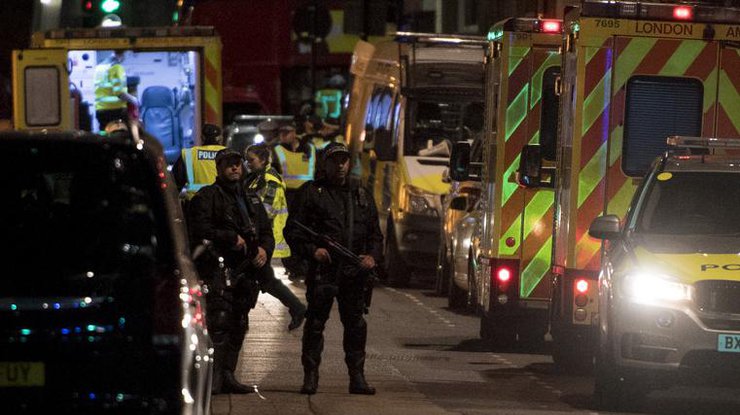 Теракт в Лондоне: число погибших возросло до семи человек, власти могут повысить уровень террористической угрозы до "критического"