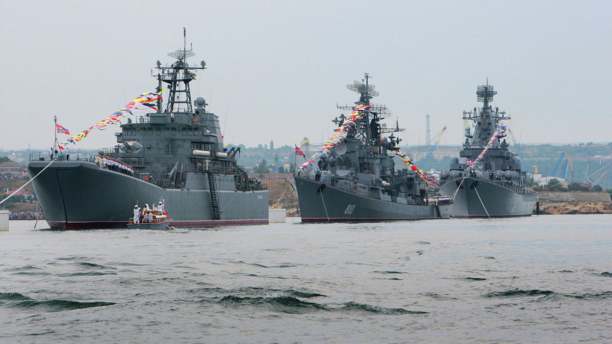 Більше 20 російських кораблів вийшли в акваторію Чорного моря – у Міноборони озвучили плани
