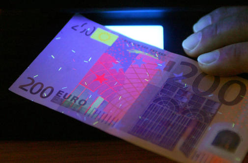 Фальшивомонетчики в Чехии и Словакии хотели отпечатать полмиллиарда "евро"