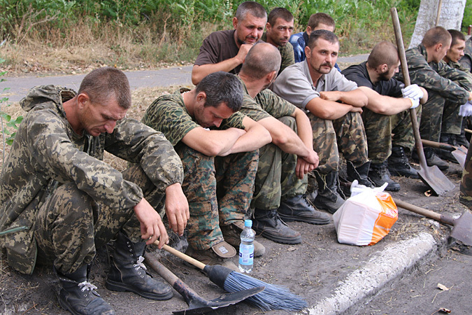 Порошенко сообщил об освобождении из плена еще 5 украинских бойцов