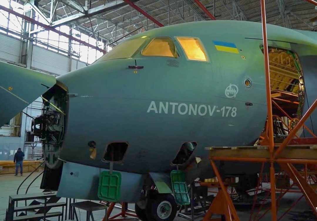 ​Началась сборка первого самолета "Ан-178" для ВСУ: Уруский поделился первыми кадрами с "Антонова"