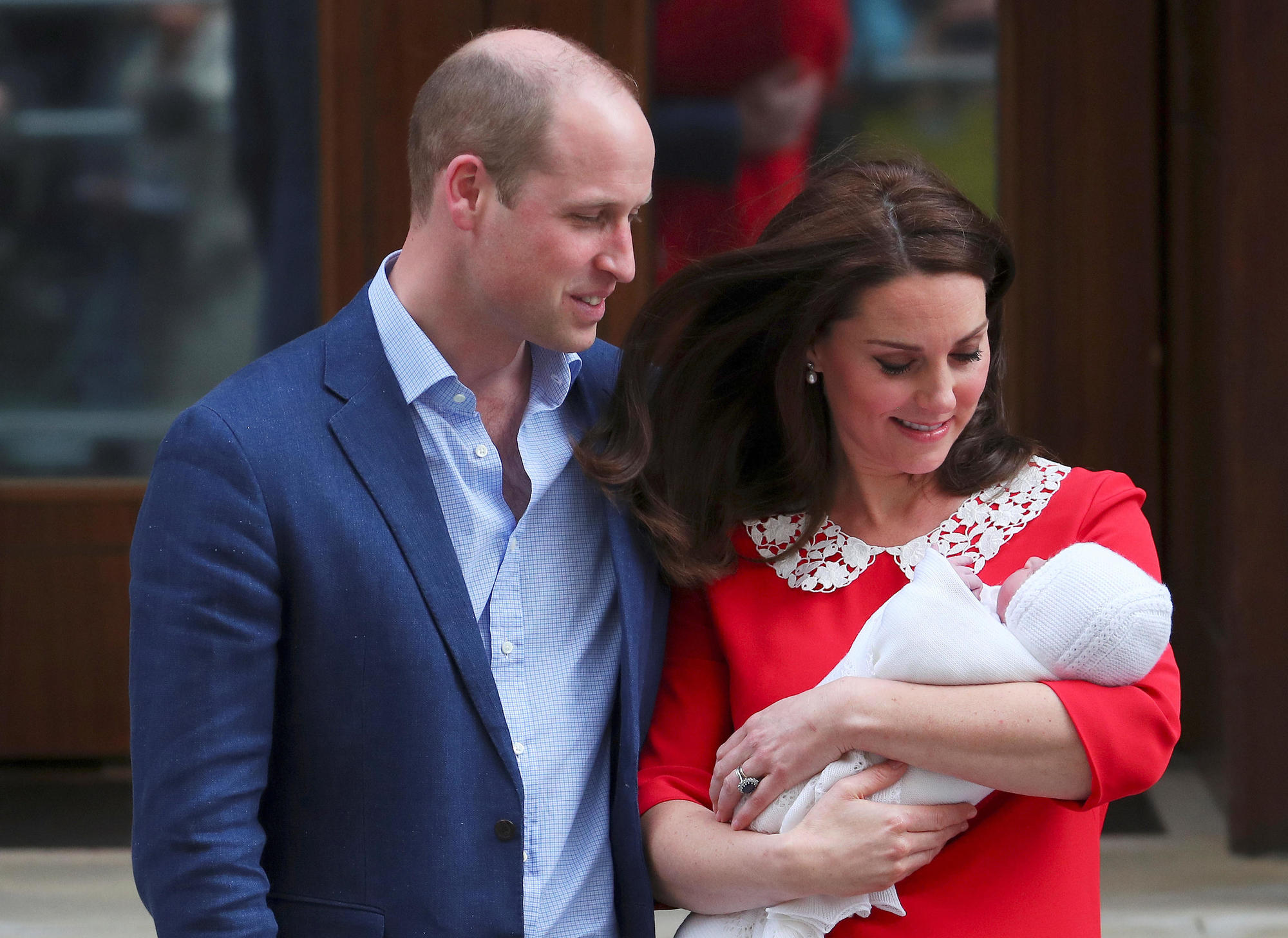 СМИ впервые показали, как выглядит третий ребенок Герцогини Кембриджской: опубликованы кадры с маленьким принцем