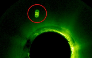 Кадры столкновения гигантского НЛО с Солнцем попали в Интернет: ошеломляющее видео было сделано космическим аппаратом SOHO