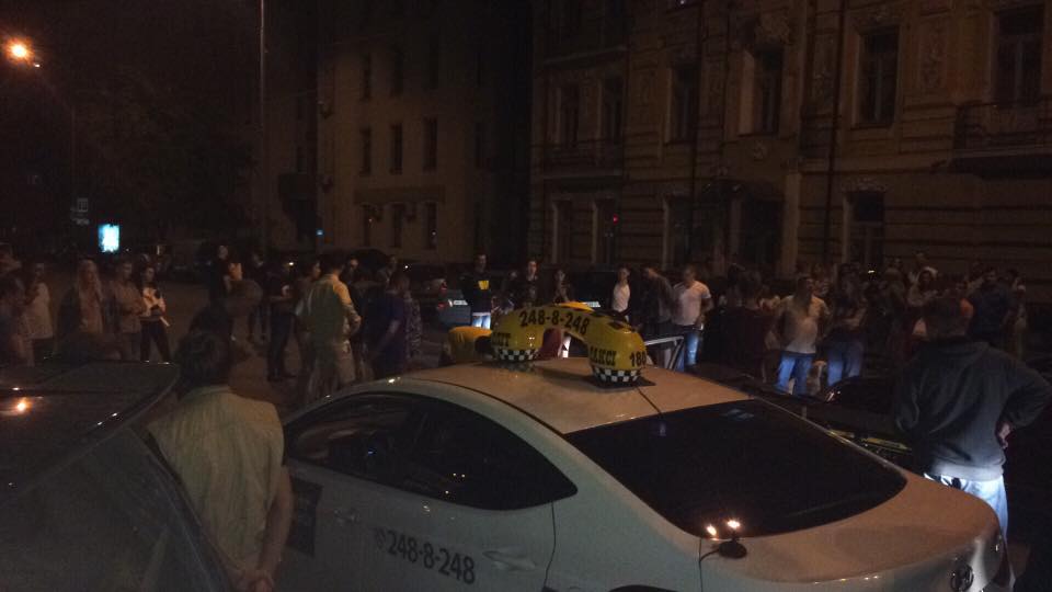 Сегодня ночью в центре столицы авто Нестора Шуфрича сбило человека на пешеходном переходе - кадры