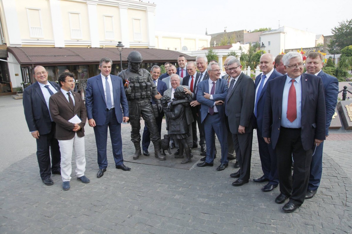 Французские друзья Путина получат по 8 лет за поездки в оккупированный Крым – Логвинский