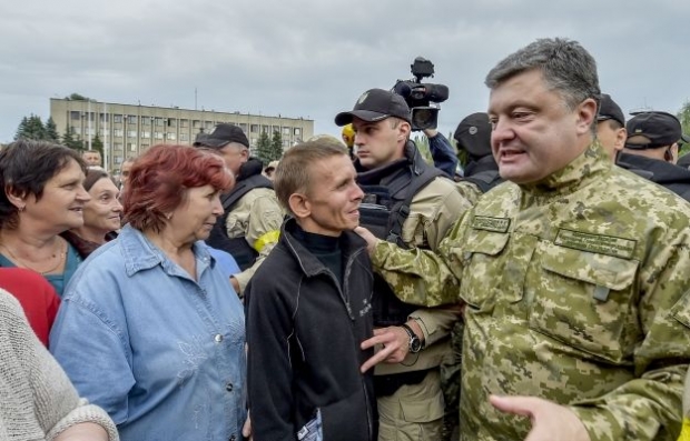 Главное за день 5 декабря: Порошенко едет в Донбасс, Украина оплатила российский газ, рост цен в Крыму, обстрел Донецка