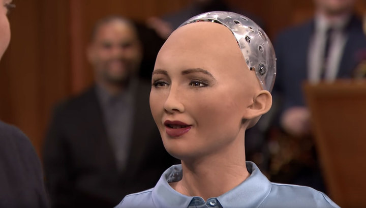 Обещавшая уничтожить мир робот София получила гражданство