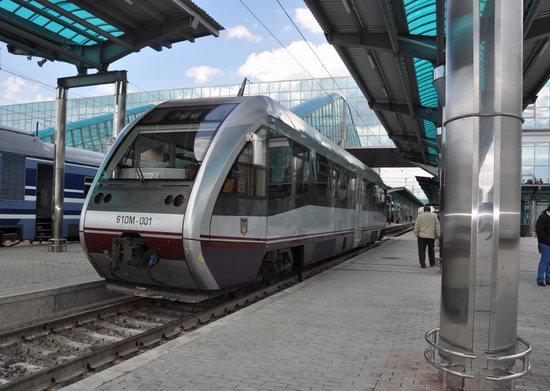 Мэрия Донецка: Железнодорожный вокзал принимает и отправляет поезда