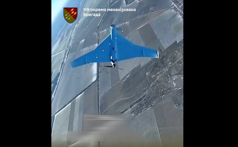 ВСУ впервые сбили российский ударный дрон "Клин" с искусственным интеллектом – показано видео атаки 