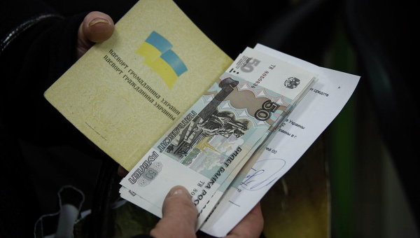 Россия оставила пенсионеров Донбасса без выплат, а главари "ДНР" обвинили в отсутствии денег "диверсии" хакеров Украины