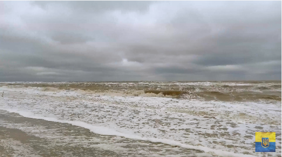 Из-за шторма в азовском море курорты отрезаны от большой земли: ситуация очень сложная