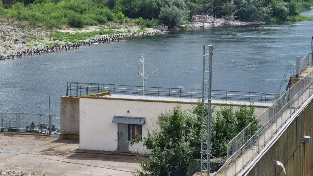 Угроза затопления Херсона: Зеленский заявил о минировании Россией дамбы и агрегатов Каховской ГЭС