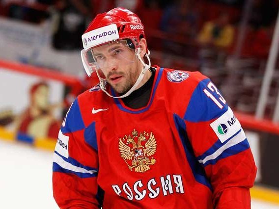 Суровый розыгрыш от фанов хоккея из США: американец "пометил" обувь бомбардира сборной РФ Дацюка прямо в раздевалке