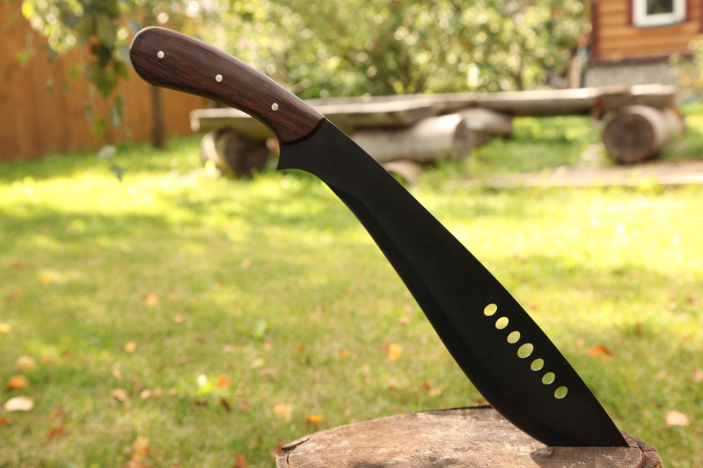 Страшное происшествие в Бельгии: неадекватная женщина с мачете изрубила прохожих на улице Брюсселя 