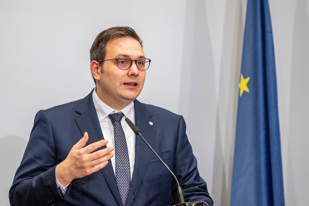 Глава МЗС Чехії Ян Ліпавський закликав Євросоюз використовувати силу, щоб потім не "перекроювати кордони"