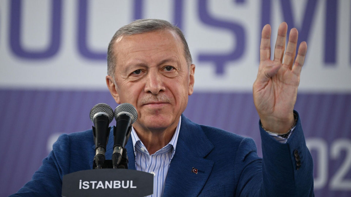В Турции вскрыли 75% урн для бюллетеней: известны первые результаты выборов президента