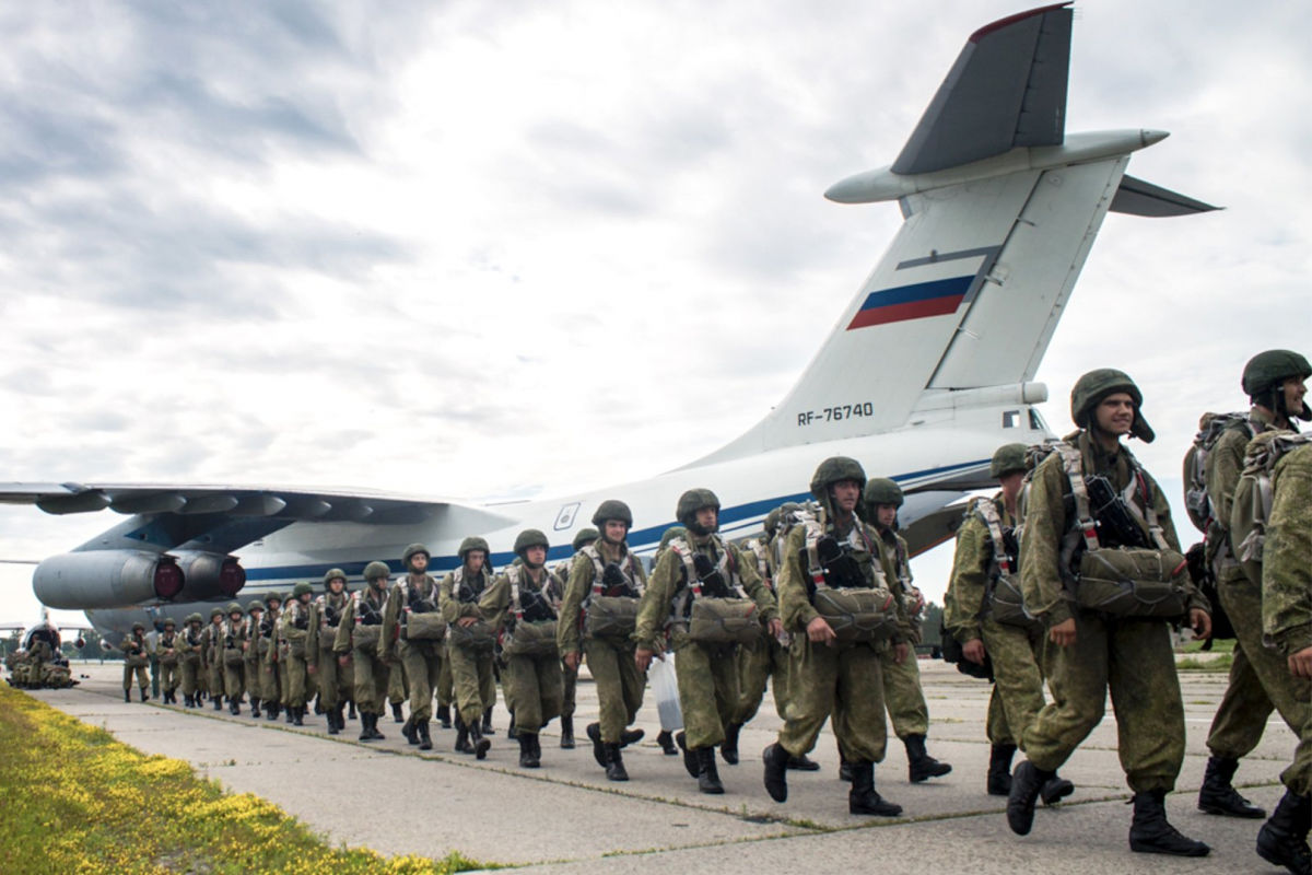 Псковські десантники на Іл-76 перекинуті під Мінськ: РФ концентрує війська у Білорусі