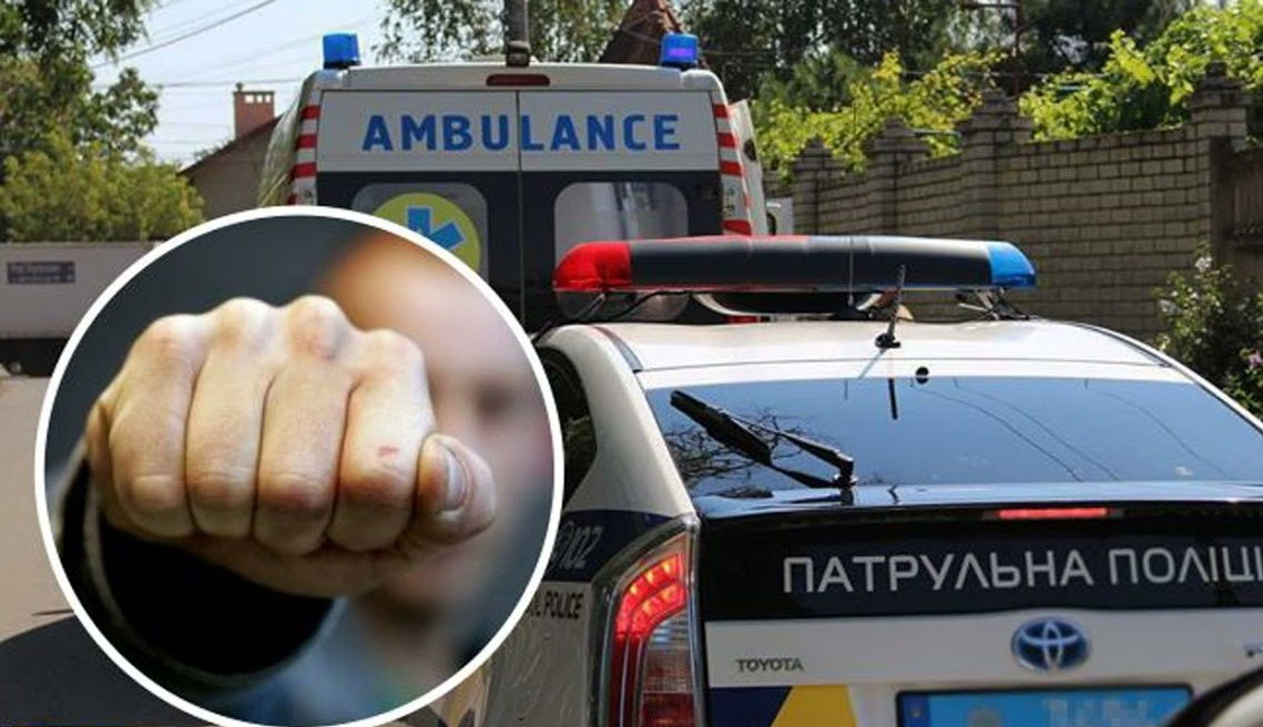 В Киеве неадекватный мужчина напал на прихожан церкви и бригаду скорой помощи
