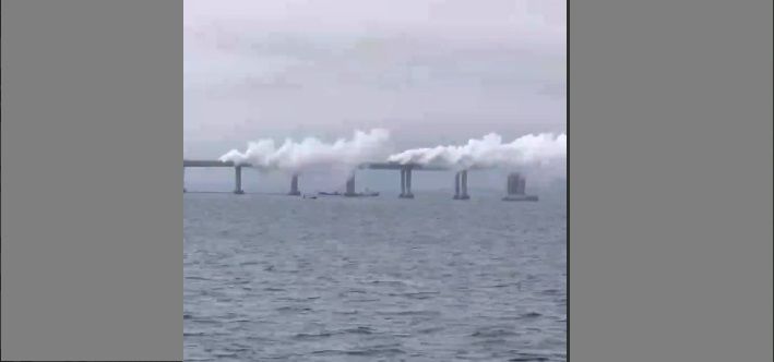 Над Крымским мостом густой дым, движение перекрыто – в Севастополе воздушная тревога