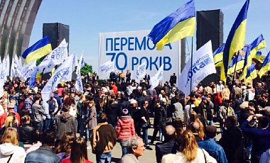 Митингующих "Оппозиционного блока" развлекали концертом и кормили гречкой