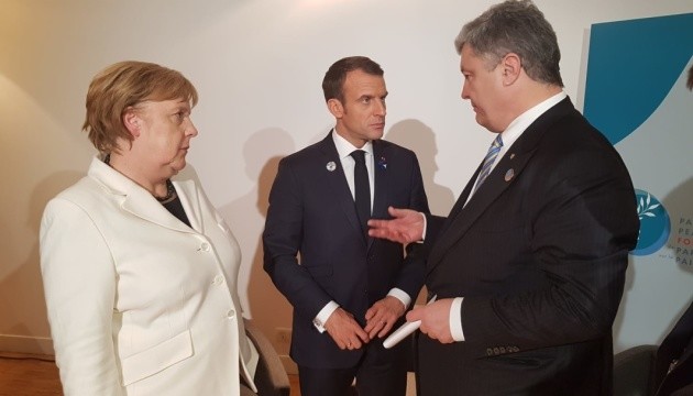 Порошенко, Макрон и Меркель провели переговоры по поводу фейковых выборов в ОРДЛО