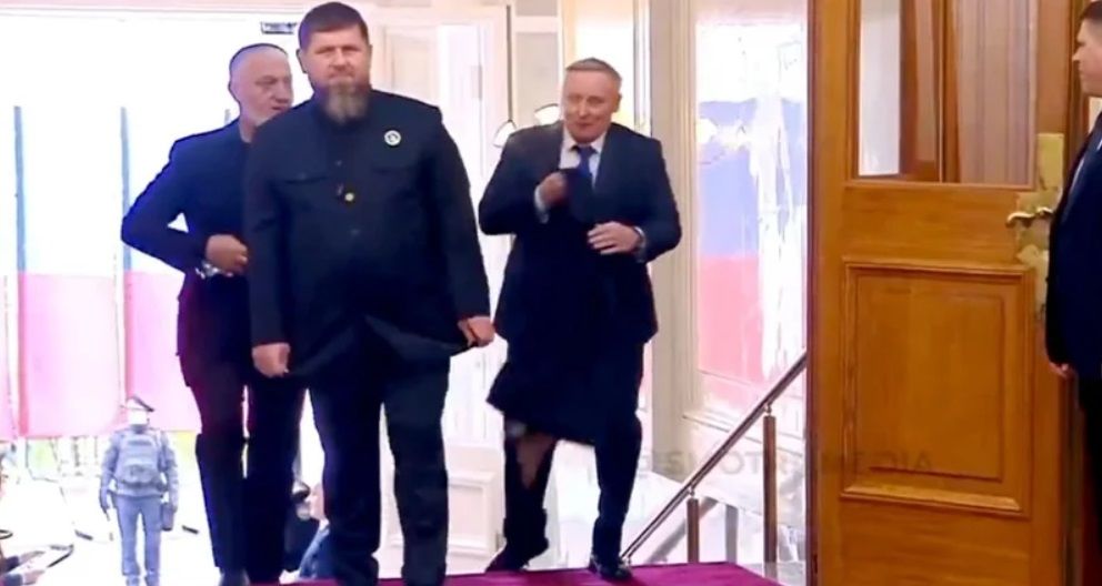 Кадыров на инаугурации Путина не смог сам снять пиджак – пишут об ухудшении его здоровья 