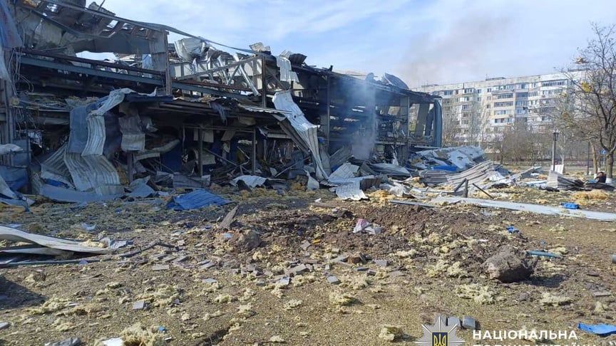 КАБы, артиллерия и дроны: оккупанты цинично бьют по Херсону – есть погибший и раненые