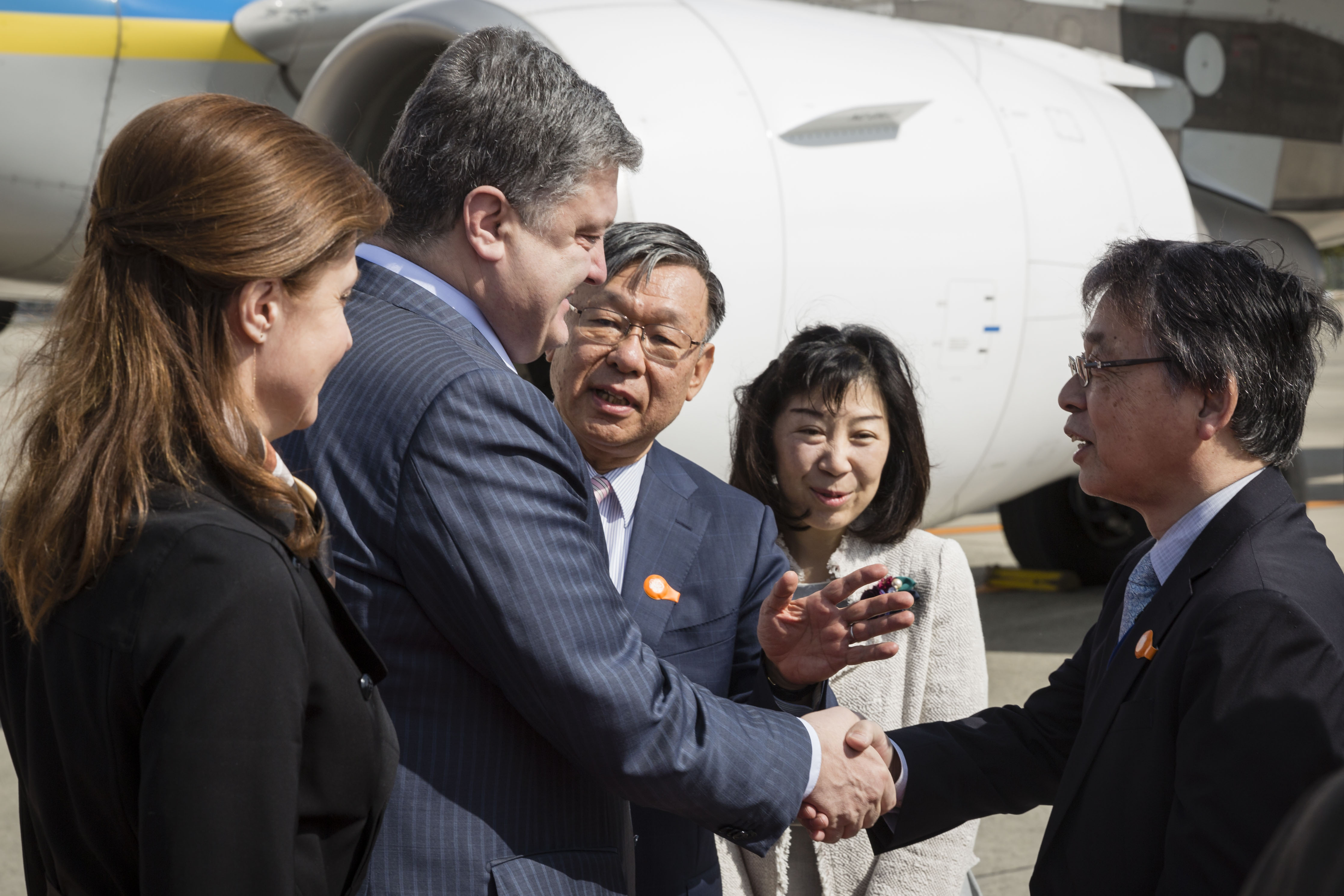 Порошенко отправился в Японию: почему визит в Токио выгоднее, чем встреча с Обамой