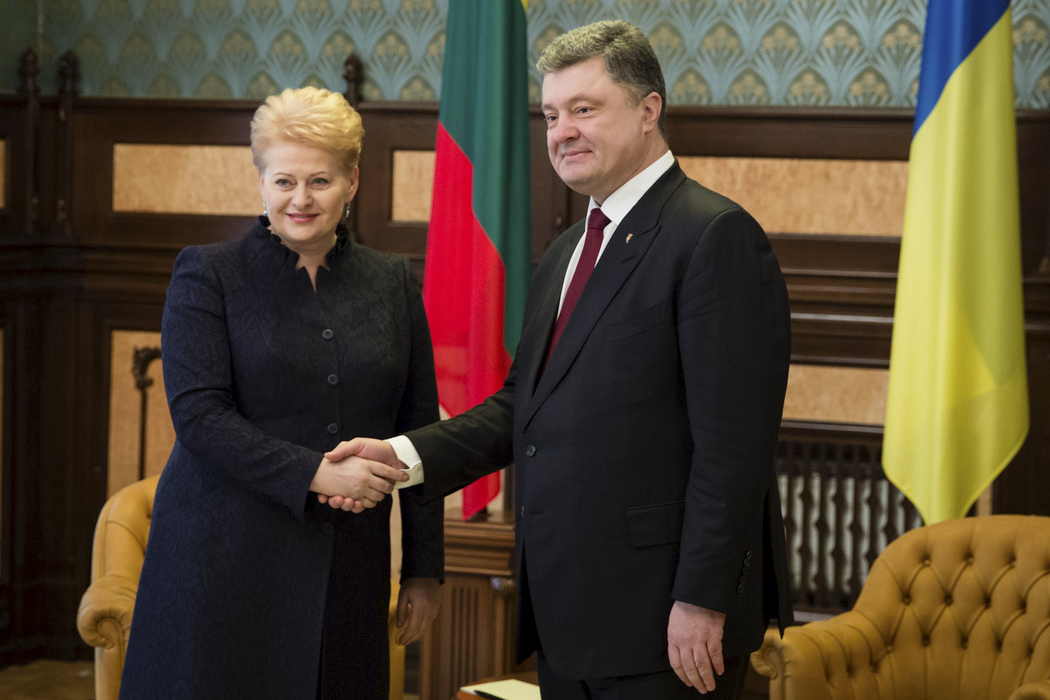 Порошенко крахмалит лучшую рубашку: 12 декабря в Киев приедет президент Литвы Даля Грибаускайте