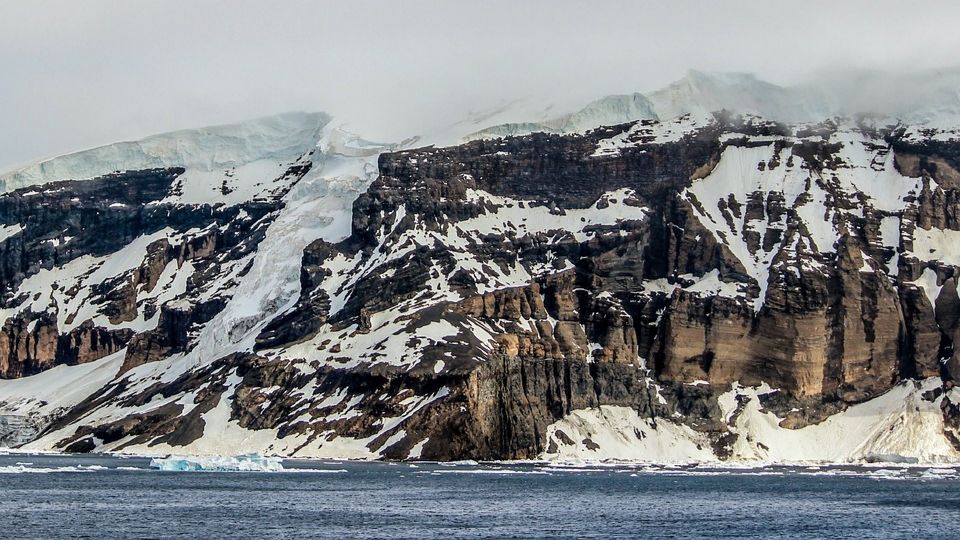 Южный полюс пережил повышение температуры на 40 °C, что прекратило увеличение озоновой дыры в Антарктиде 