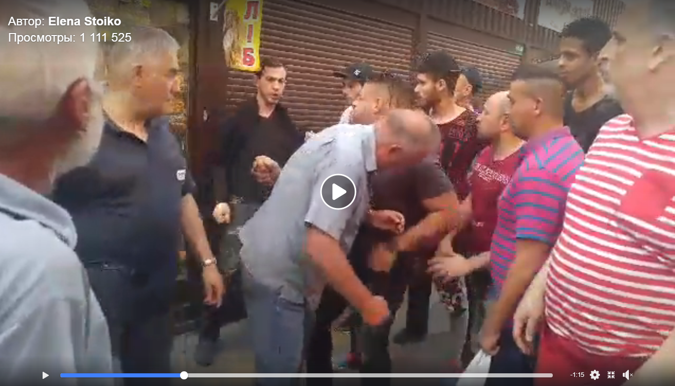 Продавец-иностранец сломал нос военному пенсионеру на рынке "Лесной" в Киеве: Сеть поразили кадры избиения