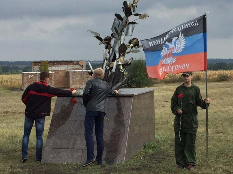 В туалет вам и дорога: пользователи Интернета показали знаковое фото из "ДНР" – одна деталь определила всю суть "республики"