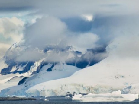 В антарктических льдах обнаружили внеземную жизнь: инопланетяне следят за нами